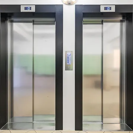 Andersena 190 A - 12 Pietro - 10 Min Cmkp - 5 Min Metro - 15 Min Centrum