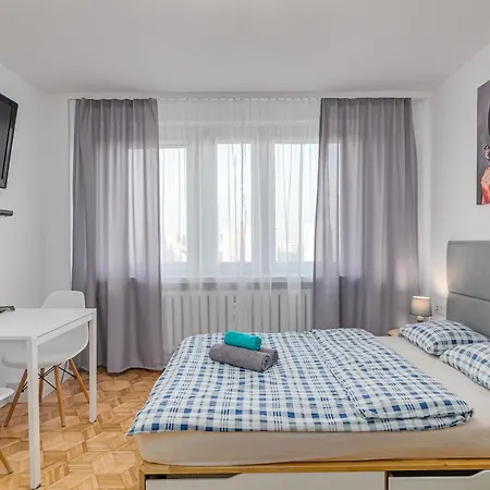 Andersena 190 A - 12 Pietro - 10 Min Cmkp - 5 Min Metro - 15 Min Centrum